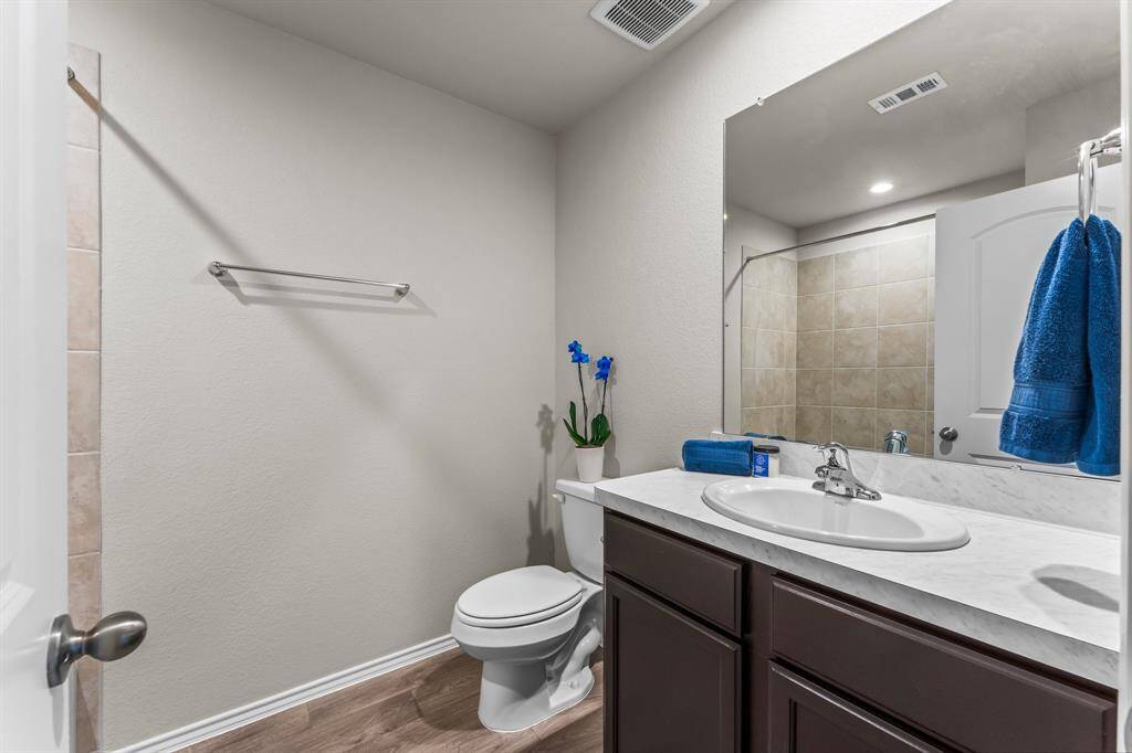 Second floor full bathroom.