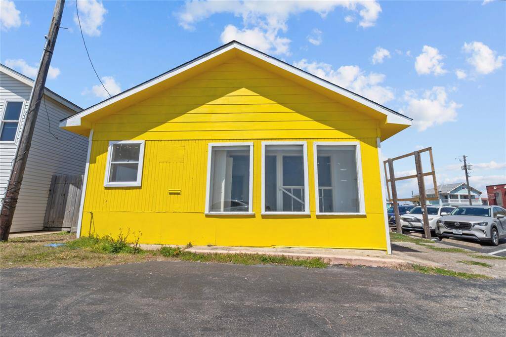 Front House/Commercial on Seawall