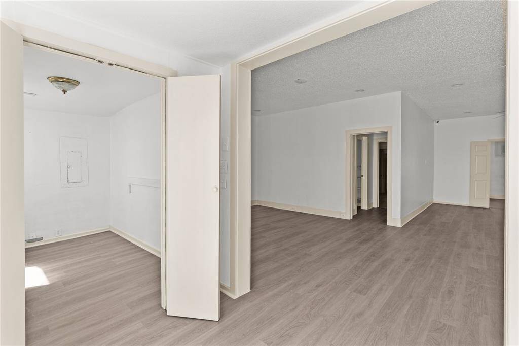 Commercial Space/ Living Room