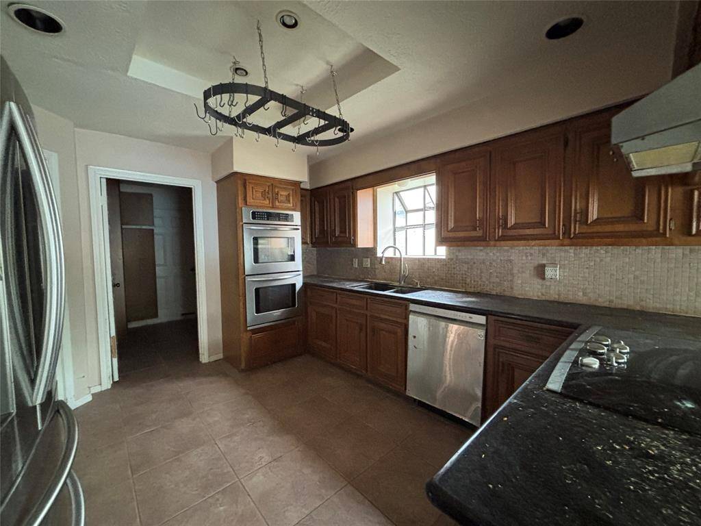 It even has a nice sized pantry.