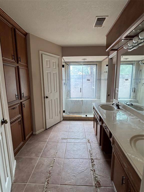 Look at the space to get ready with your partner.