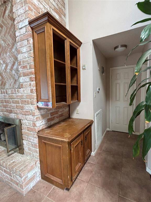 To the left and the right of the fireplace, the space is filled with open shelves and cabinets, which is very interesting.