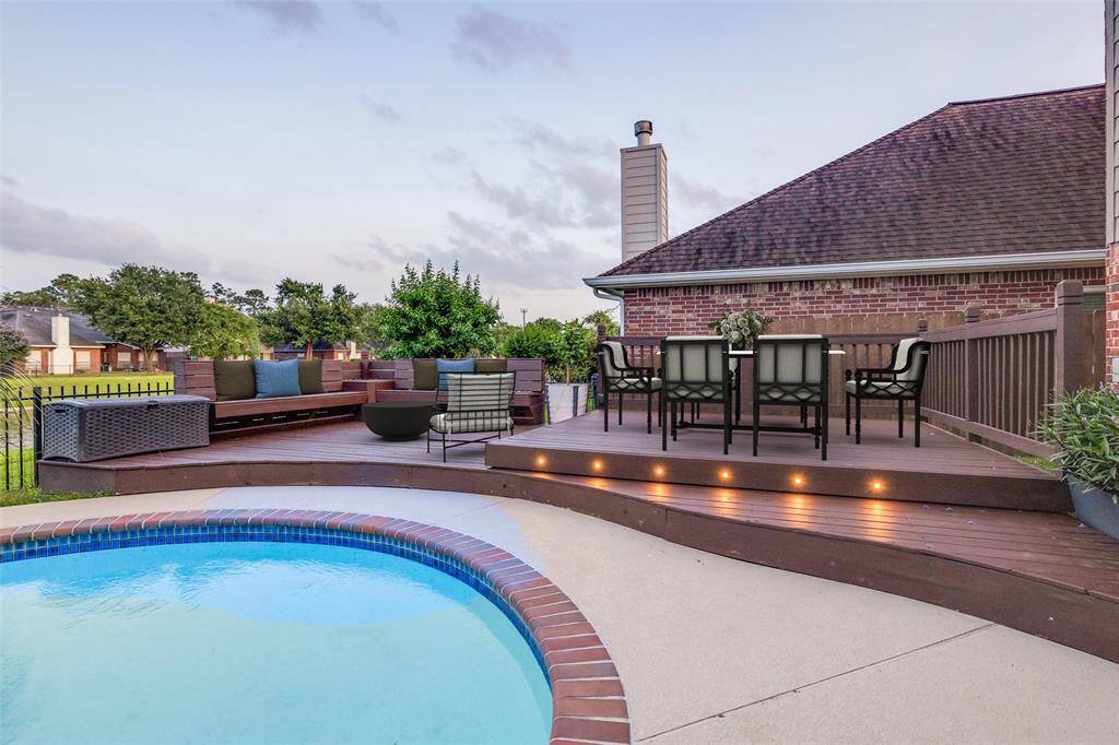 Perfect for entertaining, or quiet evenings.