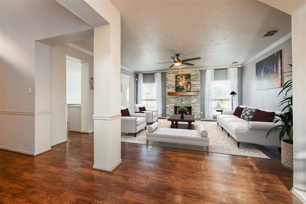 Wonderful entrance to your beautiful home.