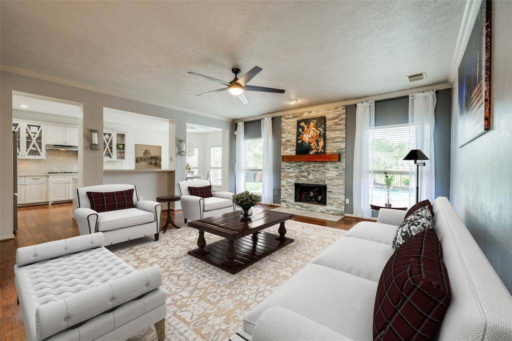 Great living area to entertain, home virtually staged