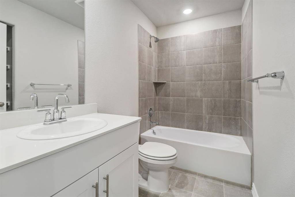 Photo is not of the actual home but is an inspirational photo of builder’s model home and may depict options, furnishings, and/or decorator features that are not included.
