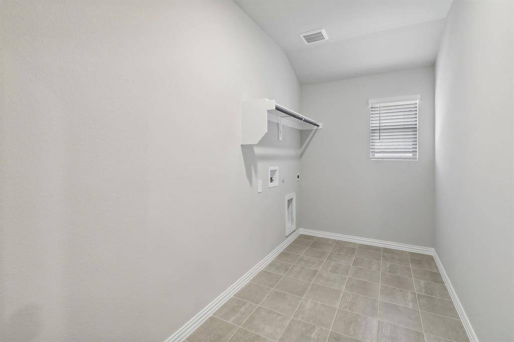 Photo is not of the actual home but is an inspirational photo of builder’s model home and may depict options, furnishings, and/or decorator features that are not included.