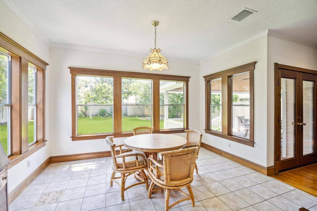 Bright and spacious Breakfast Room with plentiful windows overlooking the stunning yard.