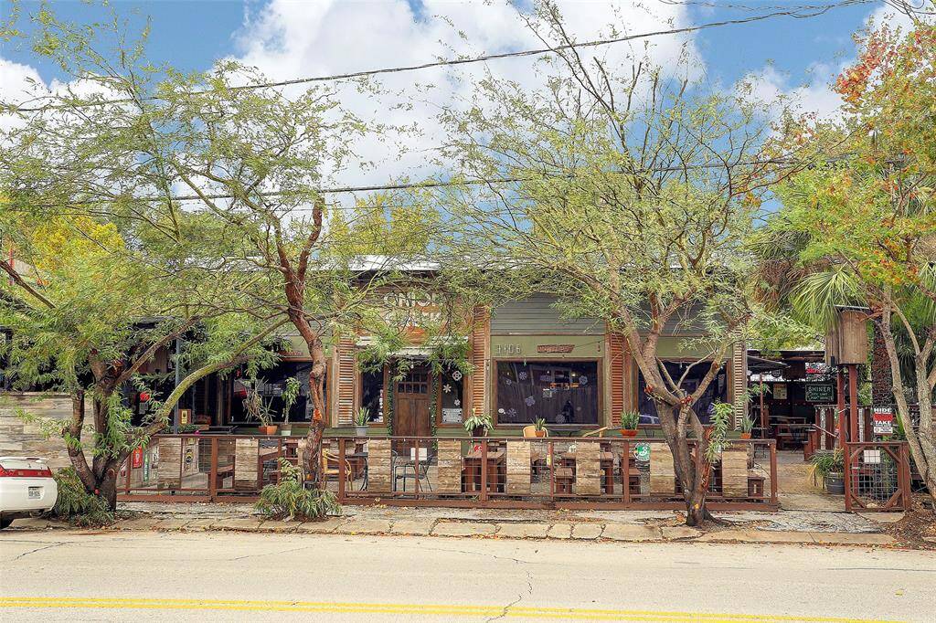Short distance to local Heights hotspots.  Ample retail, restaurants, and gyms nearby.