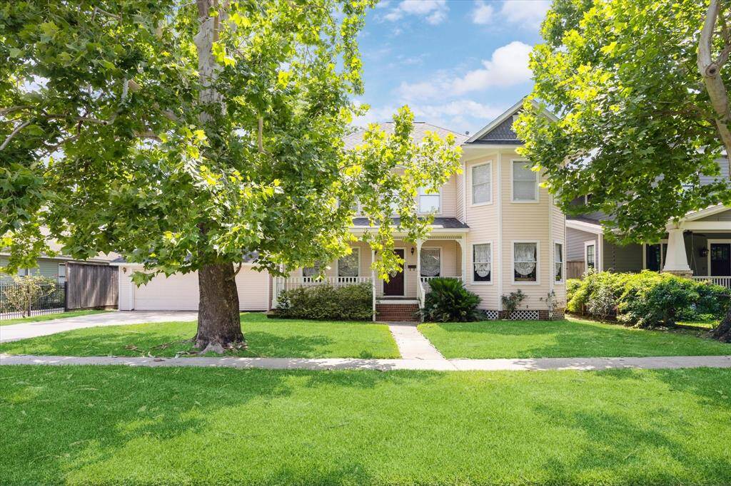 Welcome Home to 1620 Columbia.