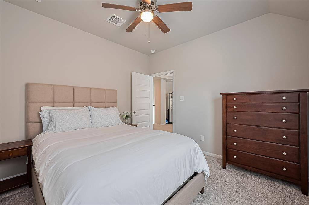 Great size for guest bedroom