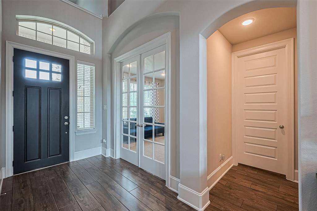 Office located in front of the home for quiet work meetings.