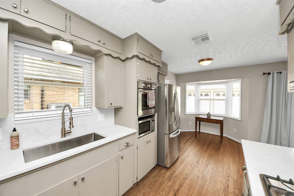 Experience seamless flow from the breakfast area into the inviting kitchen, perfect for effortless dining and entertaining.