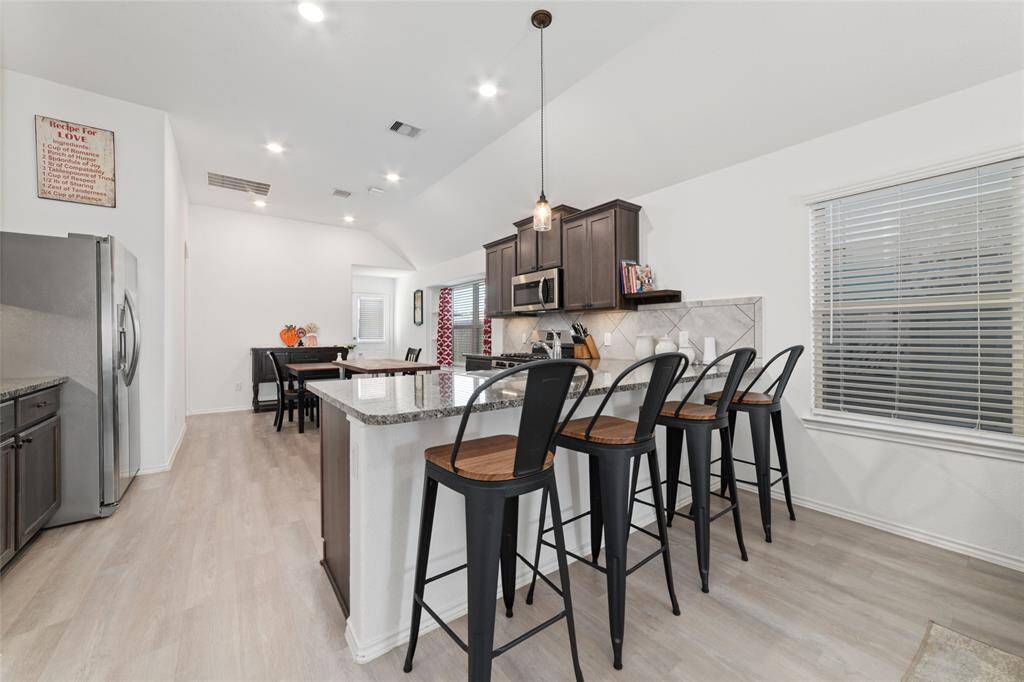 Granite breakfast bar with room for bar stools