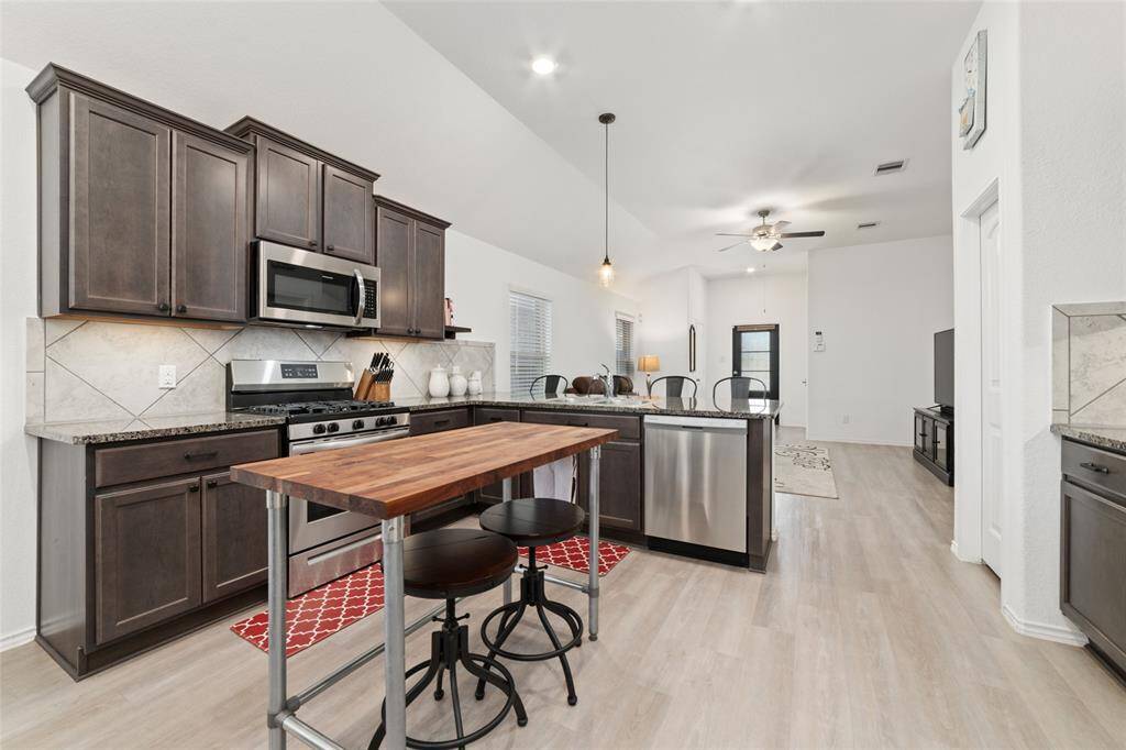 Kitchen with gas stove and stainless applainces