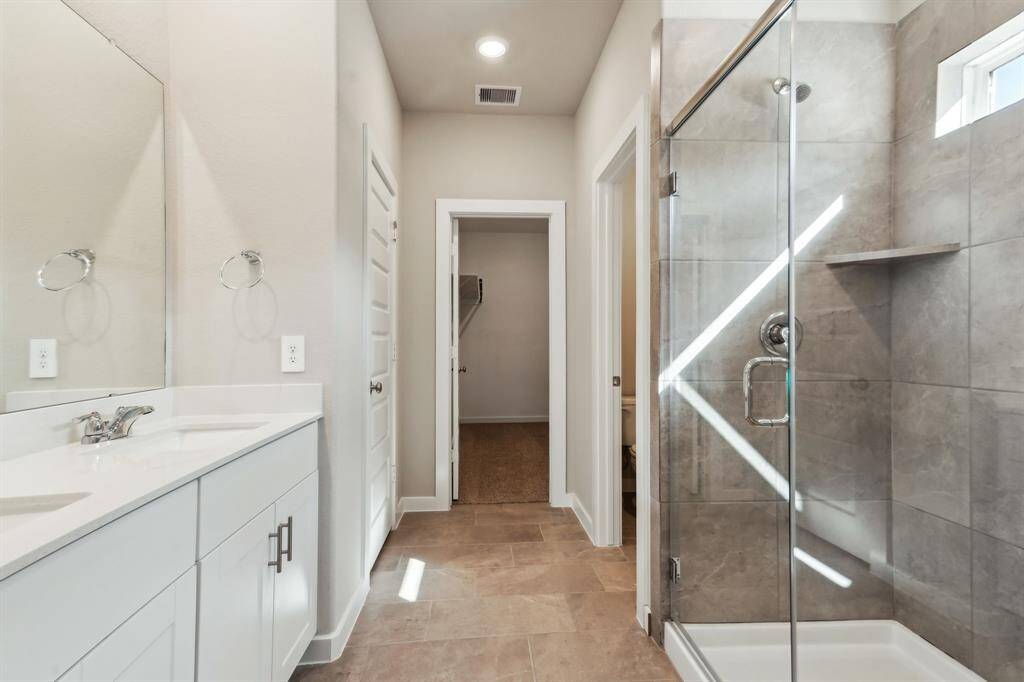 Photo is not of the actual home but is an inspirational photo of builder’s model home and may depict options, furnishings, and/or decorator features that are not included.