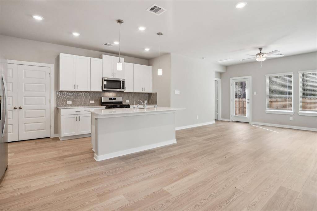Photo is not of the actual home but is an inspirational photo of builder’s model home and may depict options, furnishings, and/or decorator features that are not included.