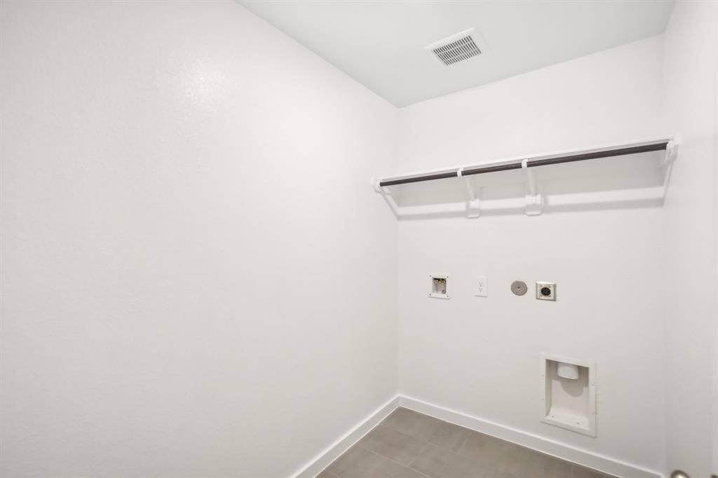 Photo is not of the actual home but is an inspirational photo of builder’s model home and may depict options, furnishings, and/or decorator features that are not included.