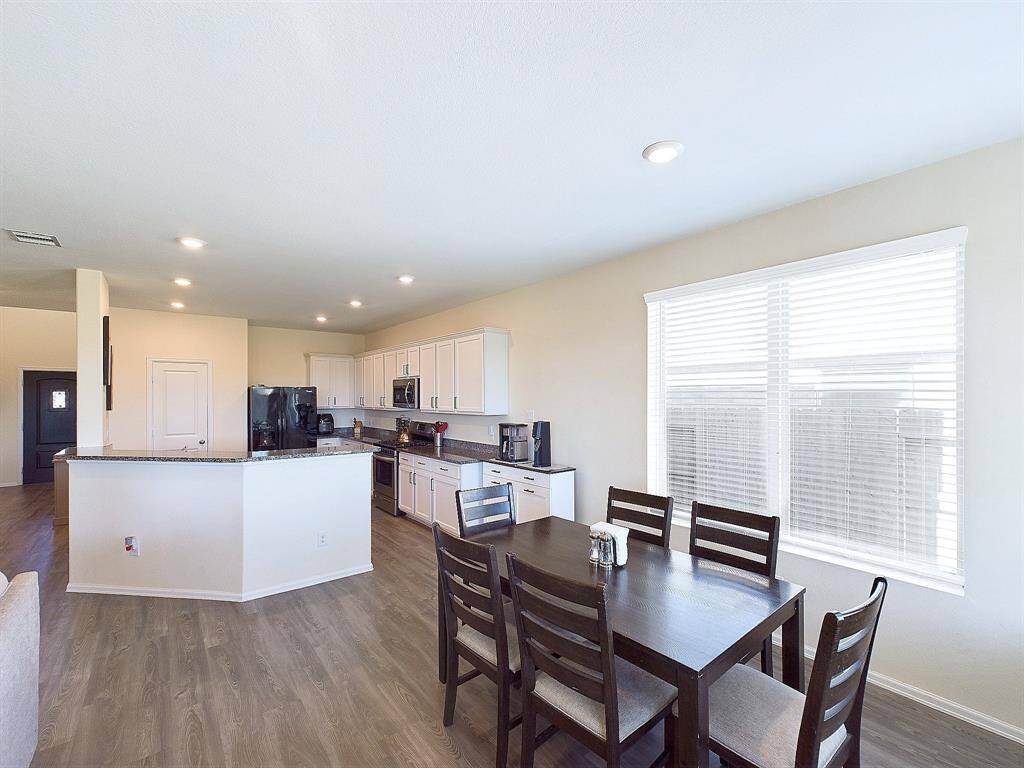 The open dining area with direct access to the covered patio!