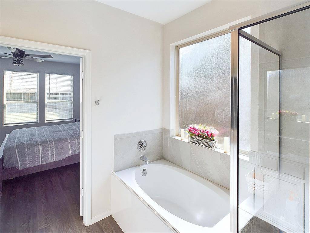Soaking Tub!