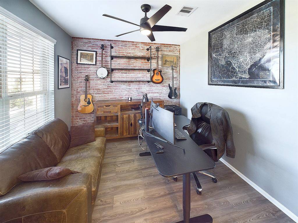 Private Home Office with front sight lines.