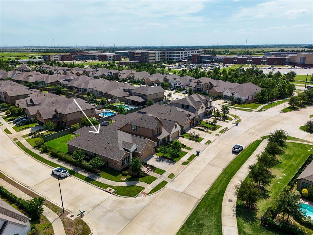 This home is on a prime lot in this gorgeous community.