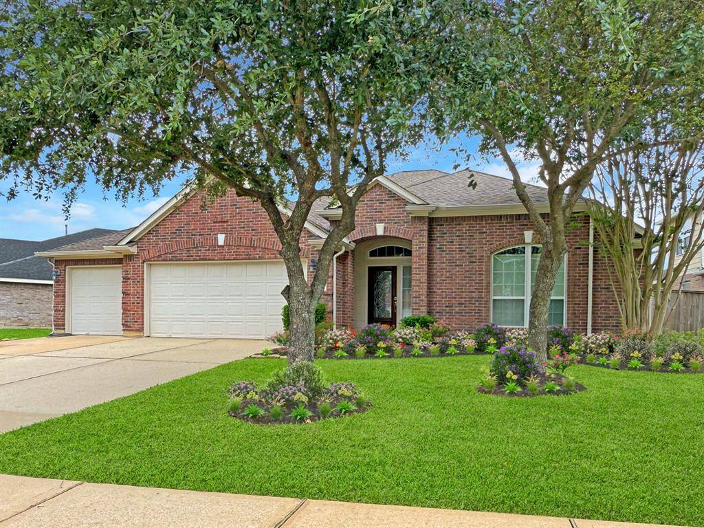 Full brick 1 story-all four sides offers the best insulation.