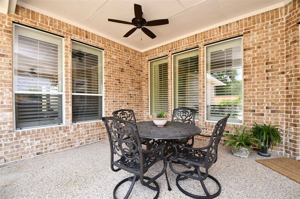 Outdoor kitchen bar