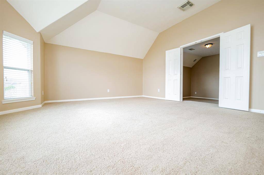 A wonderfully relaxed room, brilliant in its simplicity, each living zone flows into the next.