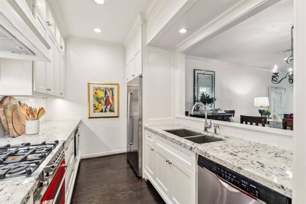 Kitchen features stainless steel Bosch appliances, including built-in microwave, dishwasher, fridge, and vent.