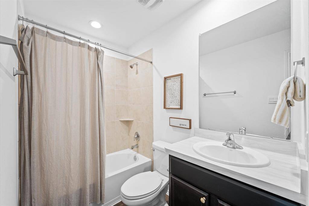 Second floor bath. All cabinets have upgraded hardware.