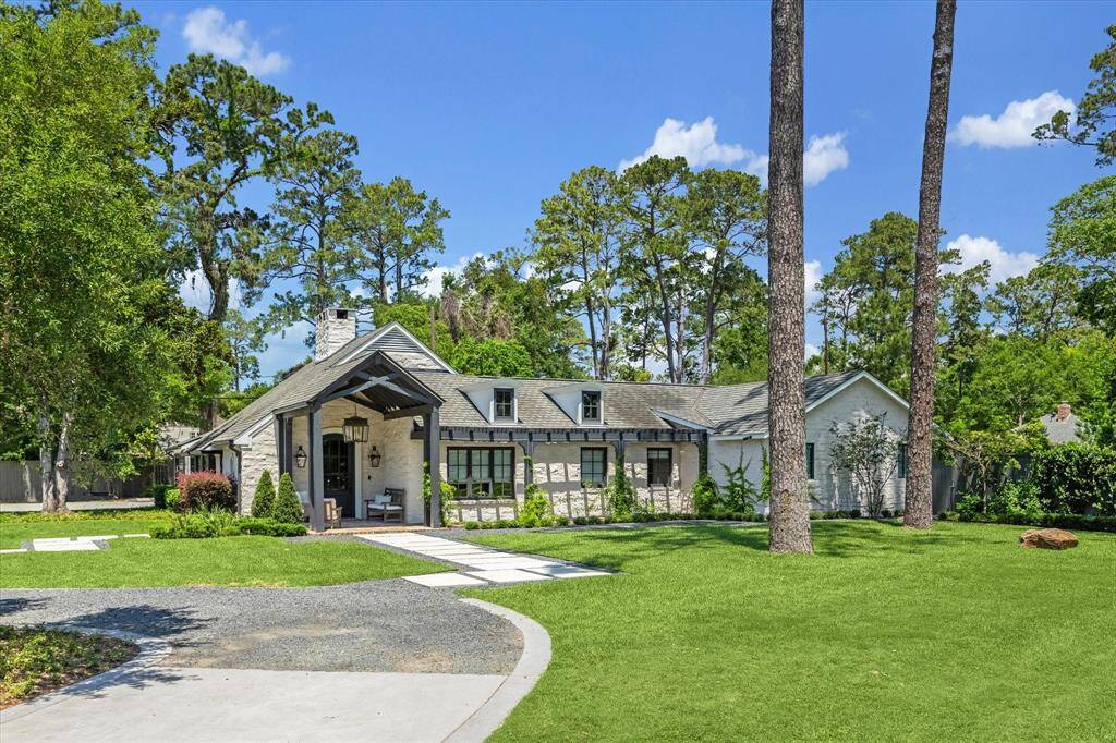 225 Millbrook is nestled in Piney Point Village and stands on a 37,464 square foot lot on a cul-de-sac street. The home is equipped with 4 bedrooms, 4.5 bathrooms, and a separate guest house structure. Come take a look!