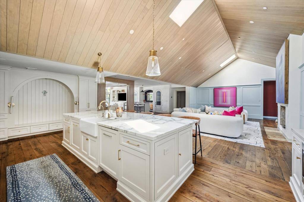 Additional view of the kitchen.