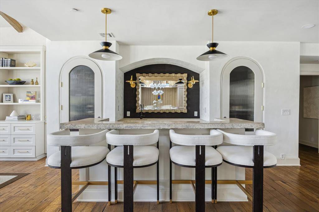 Additional view of the bar.