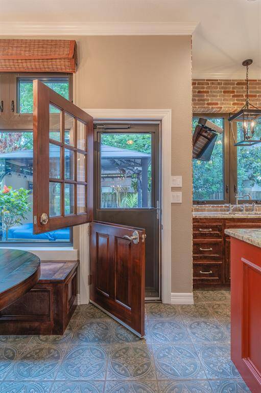 Who doesn't love a Dutch Door?