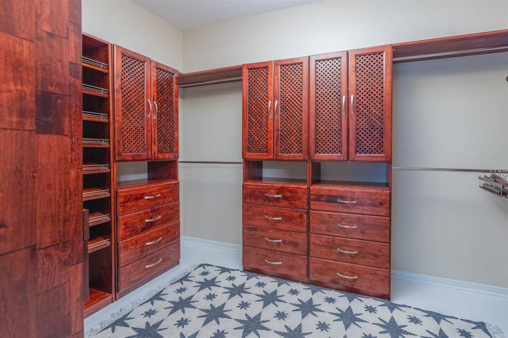 Custom closet