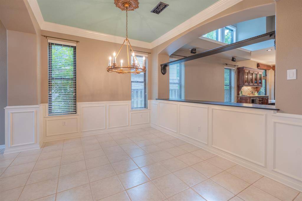 Dining room with beautiful crown molding.