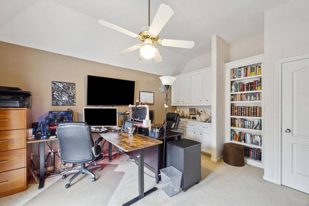GREAT HOME OFFER WITH CUSTOM BUILT-INS!