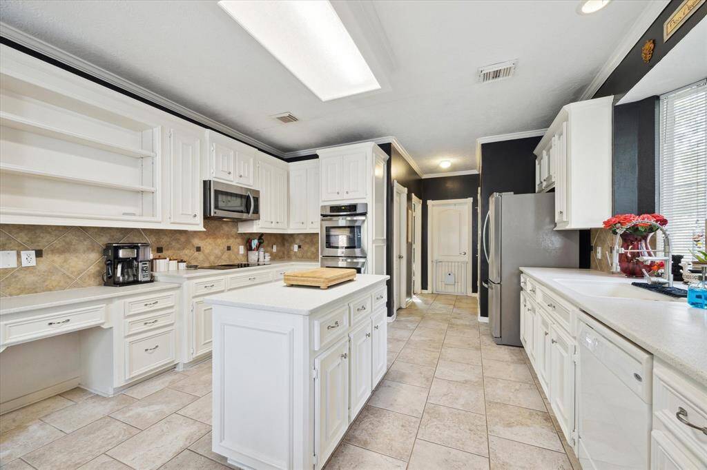 THE KITCHEN ALSO FEATURES A LARGE, WALK-IN PANTRY FOR GREAT STORAGE!