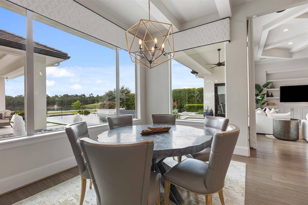 Every morning, enjoy the experience of savoring breakfast while gazing out over the tranquil views of the lake and shimmering pool, a serene start to your day in this idyllic setting.