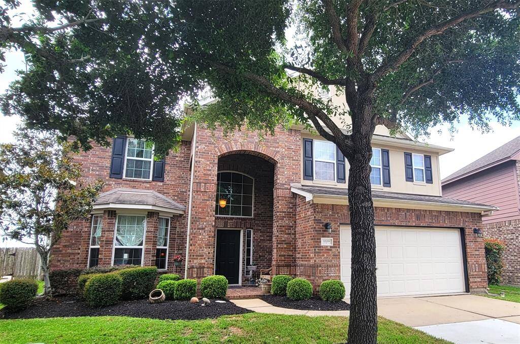 Welcome to 2339 Crescent Water, in LamarISD's community of Kingdom Heights!