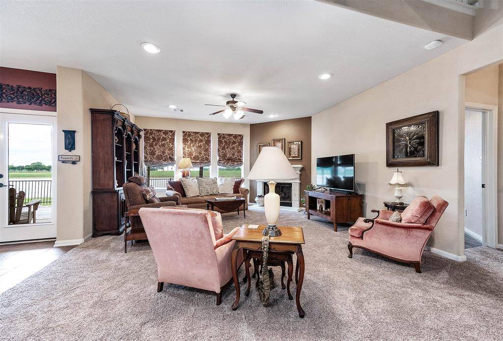 Canister lighting, ceiling fan with light fixture, and lots of wall space.  And yes -- views of that lake!