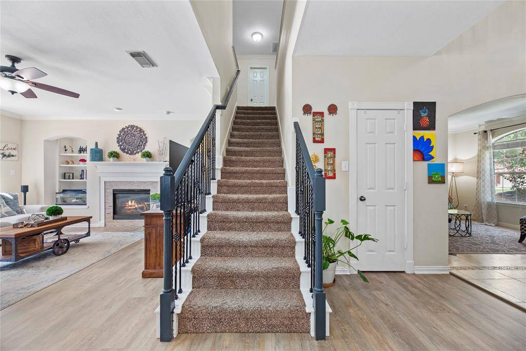 Now to the upstairs.