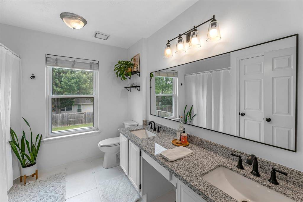 Guest bathroom upstairs.
