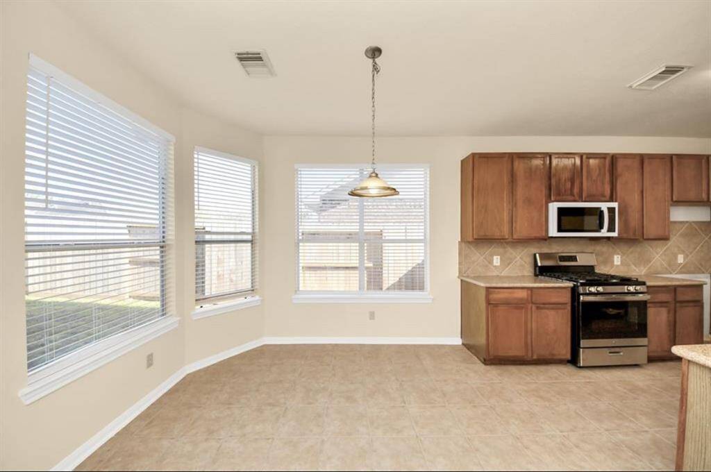 Breakfast area by kitchen