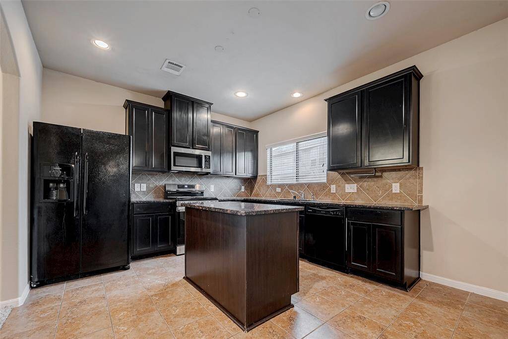 Kitchen with center island