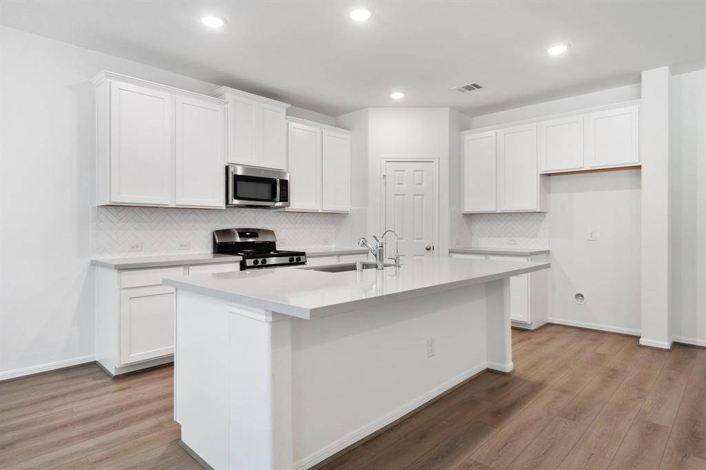 Note: Sample product photo. Actual exterior and interior selections may vary by homesite. Photo may be virtually staged