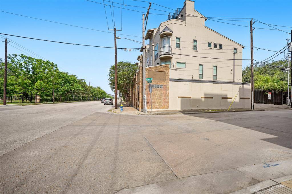 Oliver - Side street to secured parking