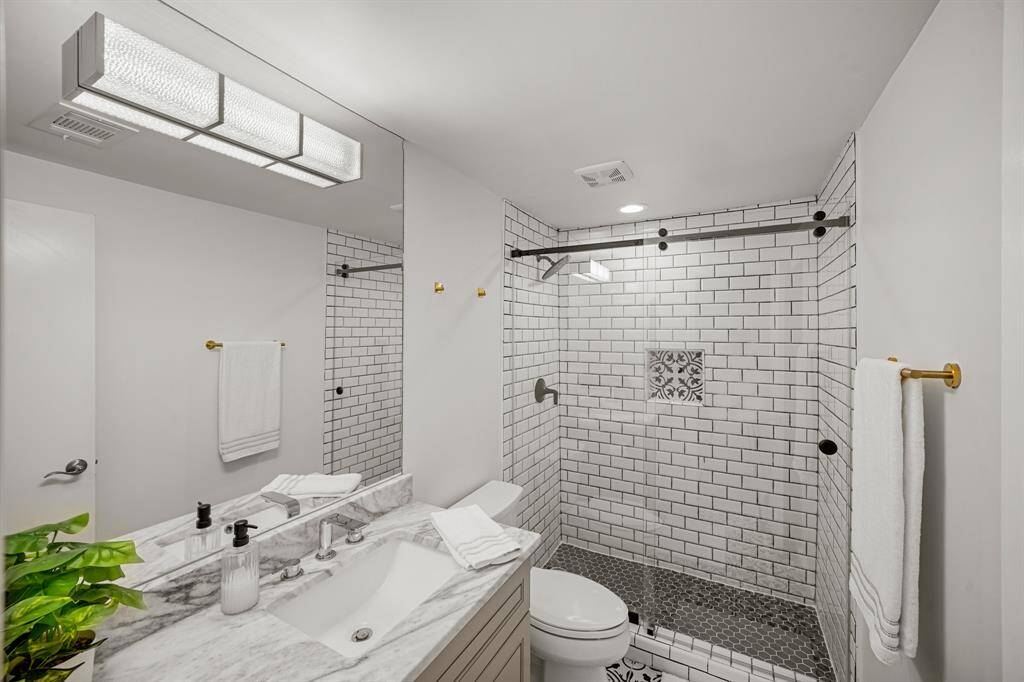 Updated Ensuite bath with large shower