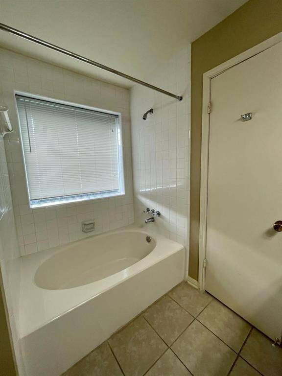 Garden tub in primary bedroom